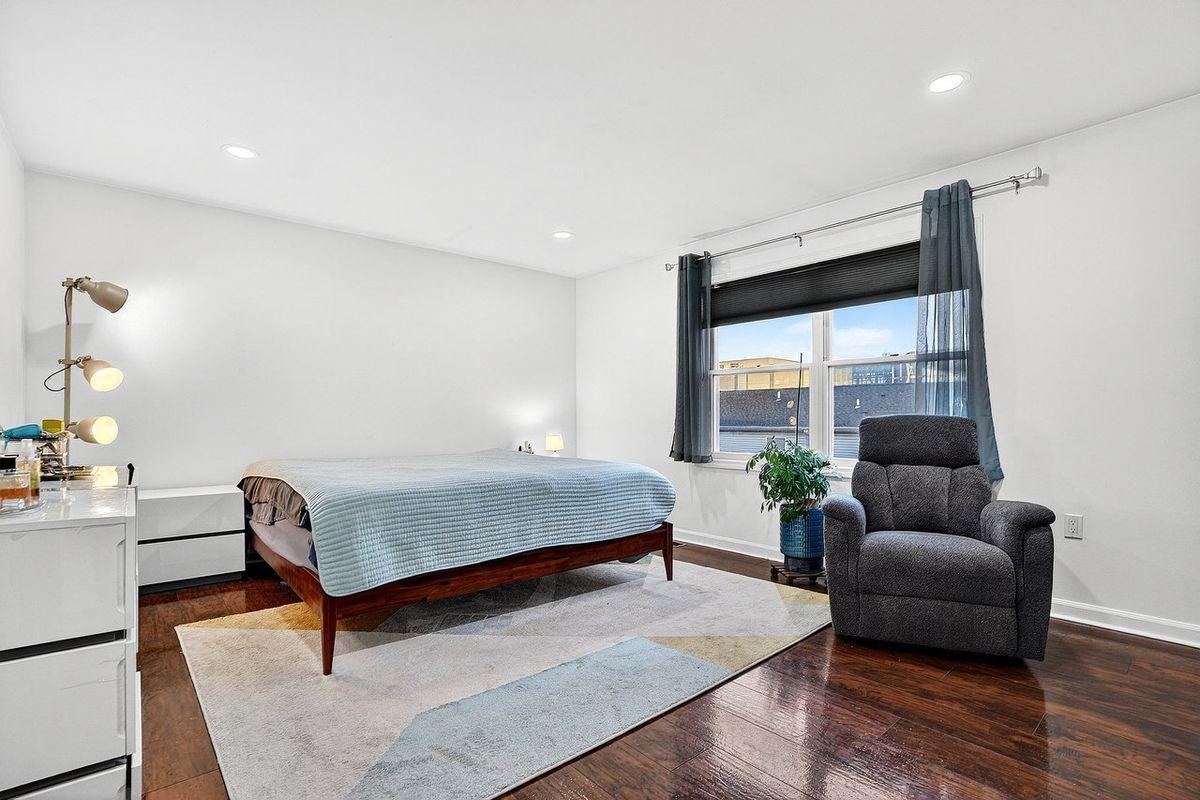 121 Arlington St - Photo 6 of 8