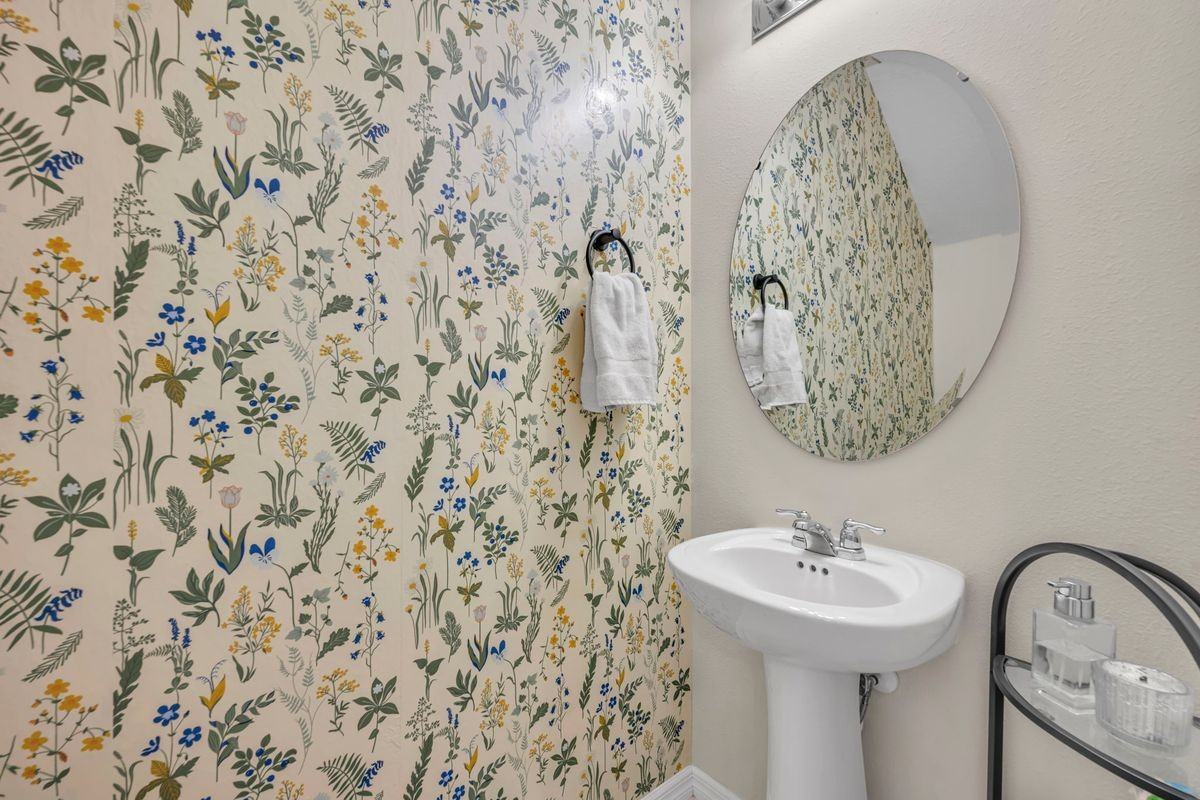 4777 Sparkling Shell Ave - Photo 3 of 3