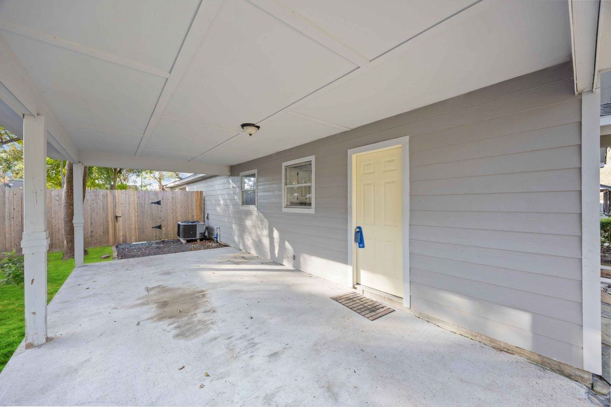 4914 27th St - Photo 3 of 21