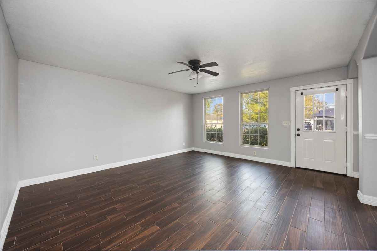 4914 27th St - Photo 7 of 21