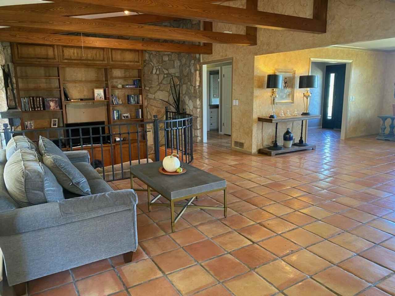 9515 Rm 1061 - Photo 4 of 15