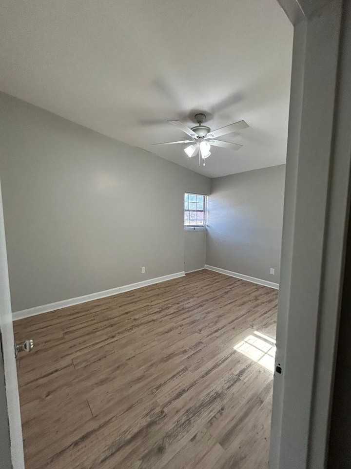 1905 Meadow Dr - Photo 3 of 8