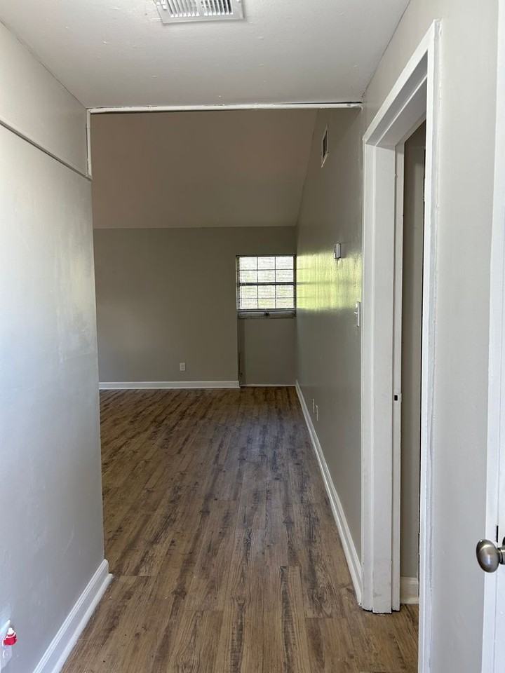 1905 Meadow Dr - Photo 4 of 8