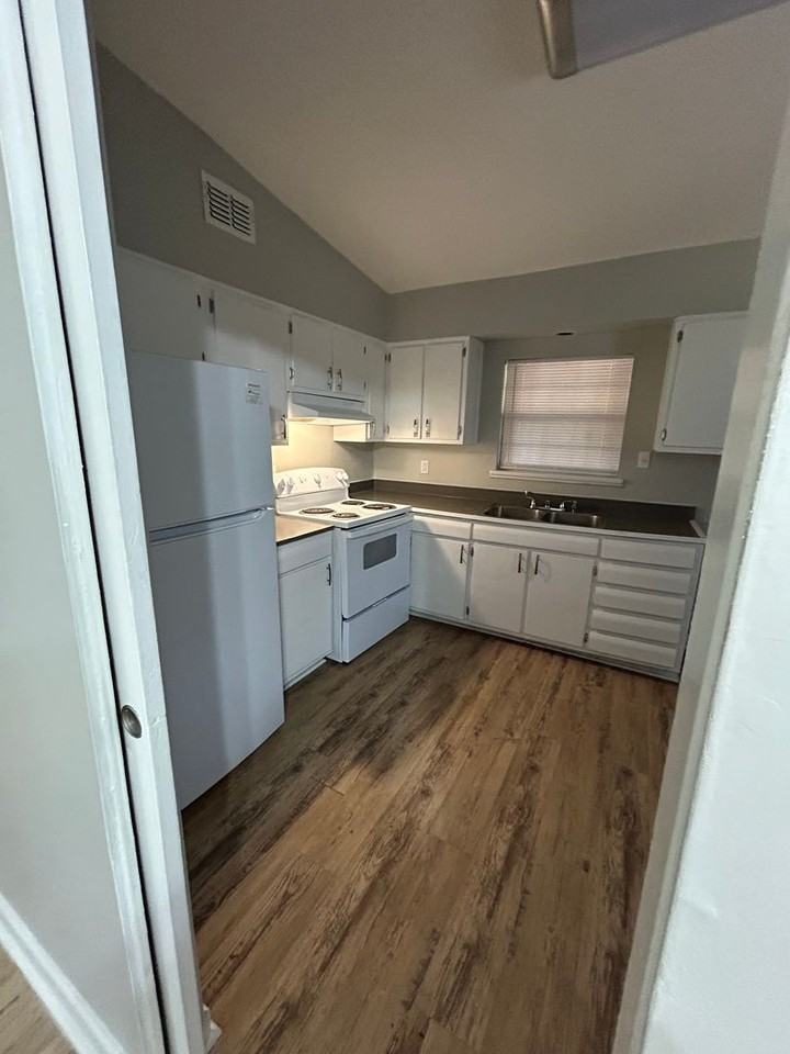 1905 Meadow Dr - Photo 6 of 8