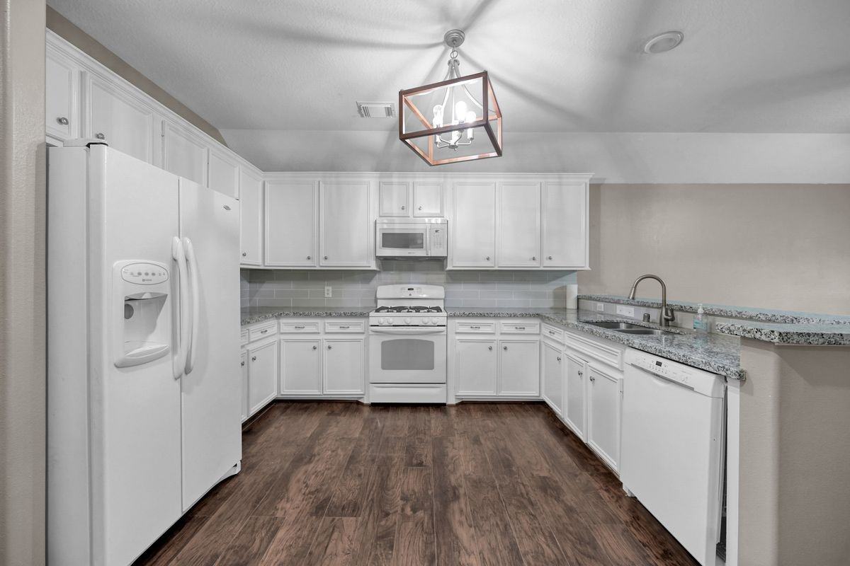 103 Moonspinner - Photo 2 of 26