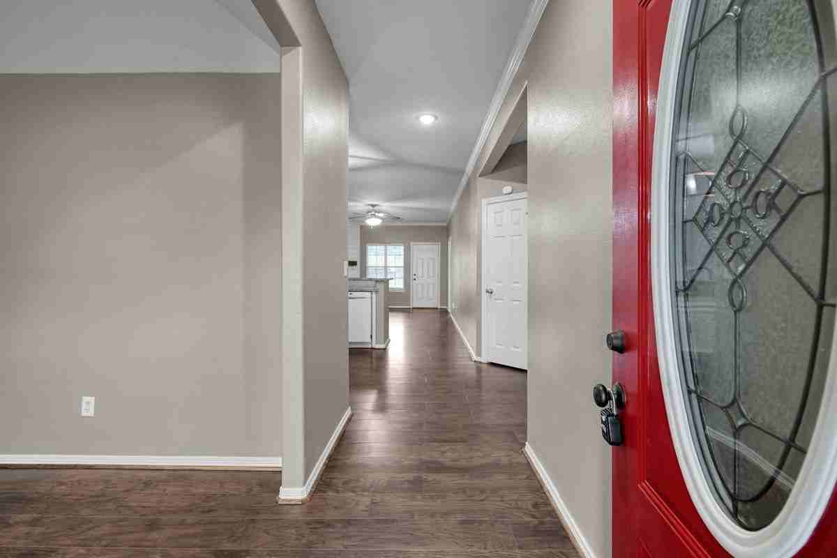 103 Moonspinner - Photo 3 of 26