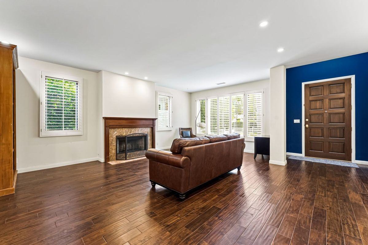 16015 Northfield St - Photo 2 of 16