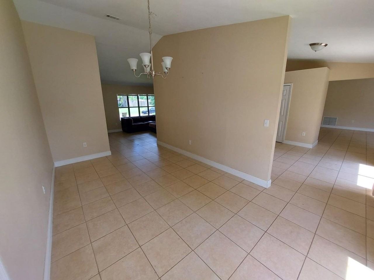 1401 Sugar Cane Dr - Photo 3 of 8