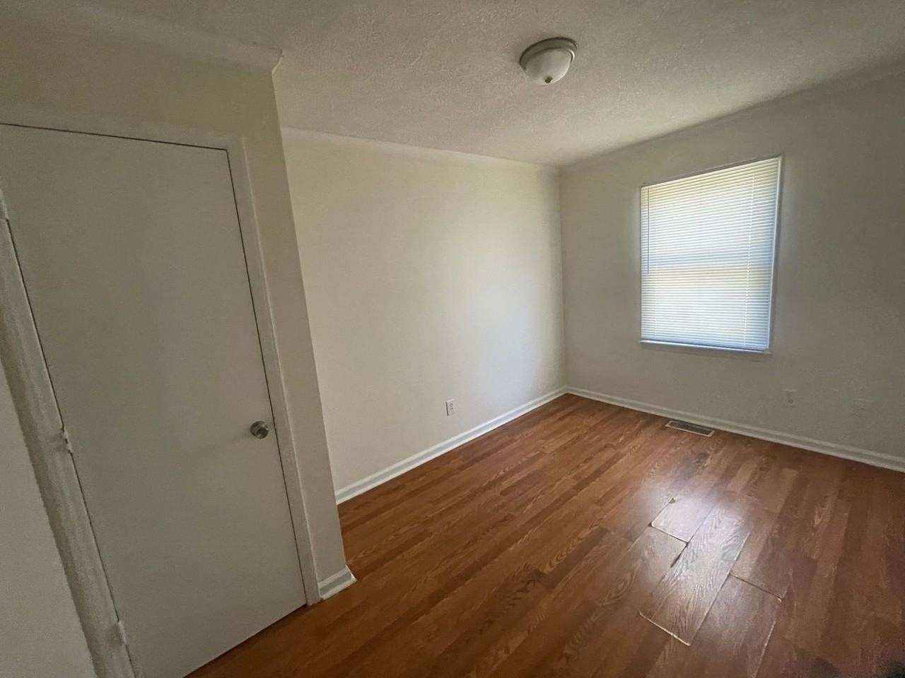 402 S 10th St - Photo 6 of 10