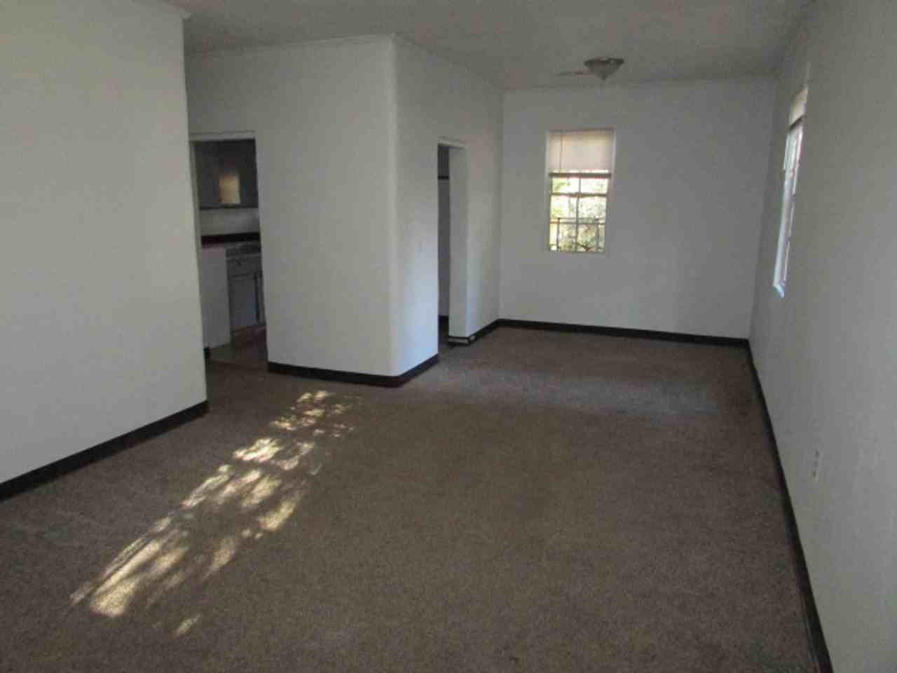 28 Burgess Ct - Photo 2 of 7