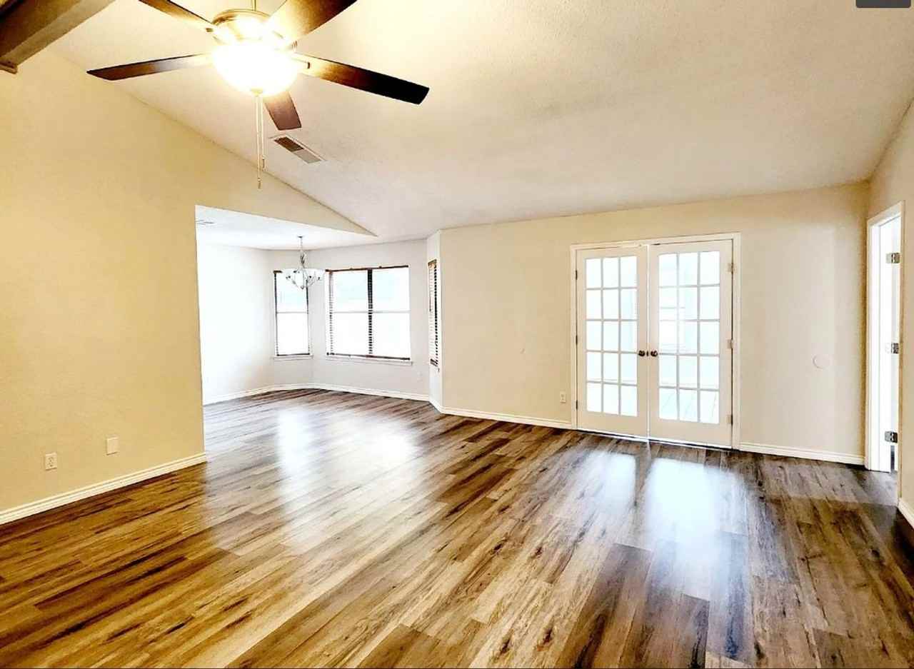 402 Highridge Cv - Photo 3 of 18