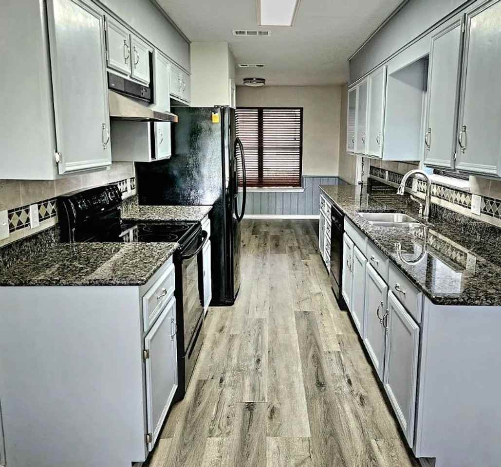 402 Highridge Cv - Photo 4 of 18