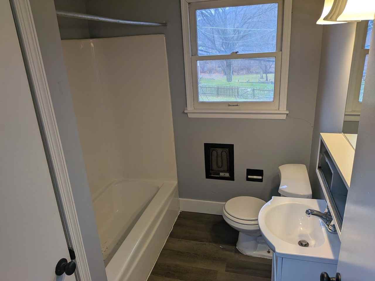 424 Jones St - Photo 3 of 9