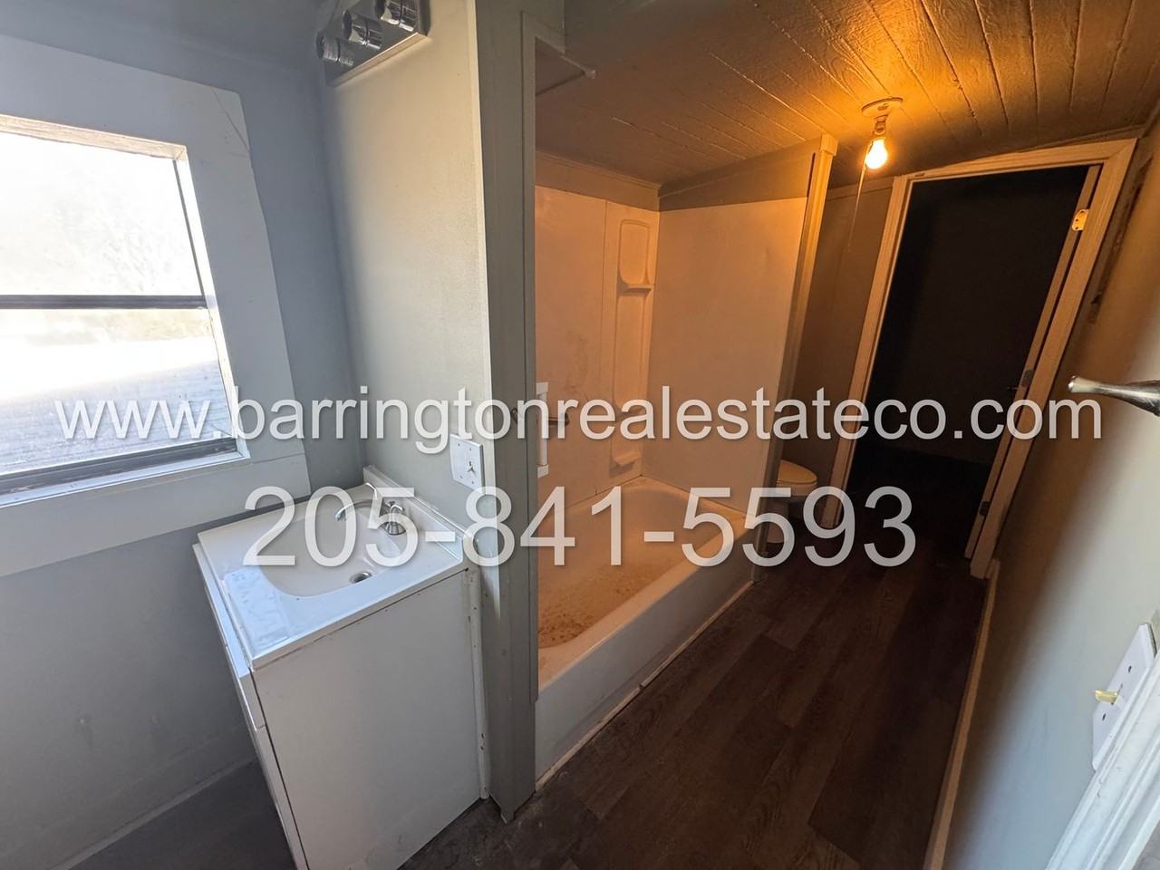 117 Wellington St - Photo 4 of 5