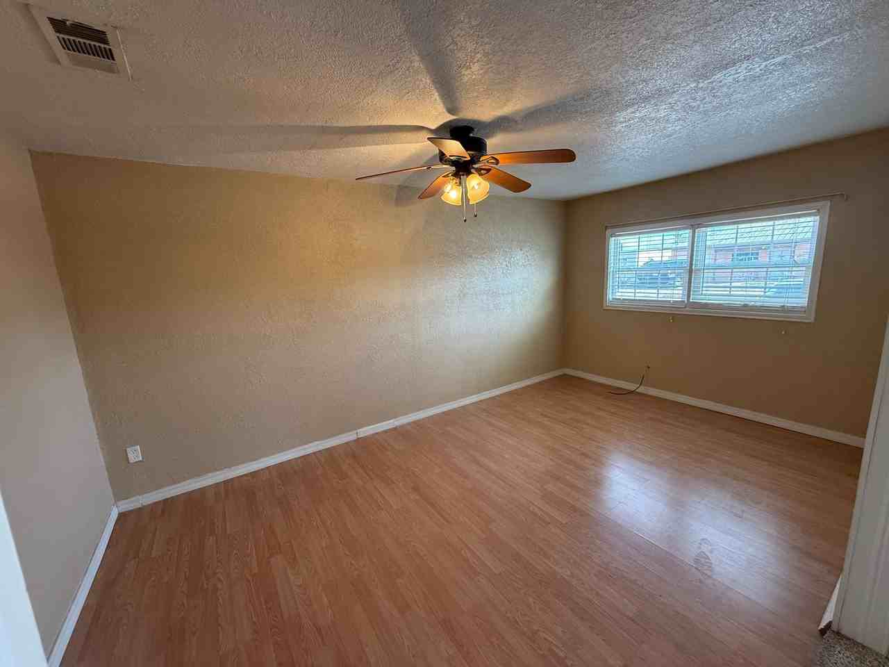 232 Lincoln Ave - Photo 4 of 19