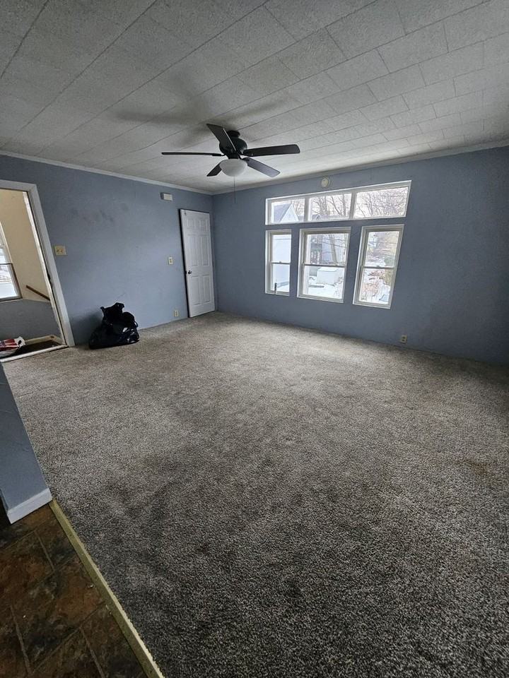 652 E 4th St - Photo 2 of 9