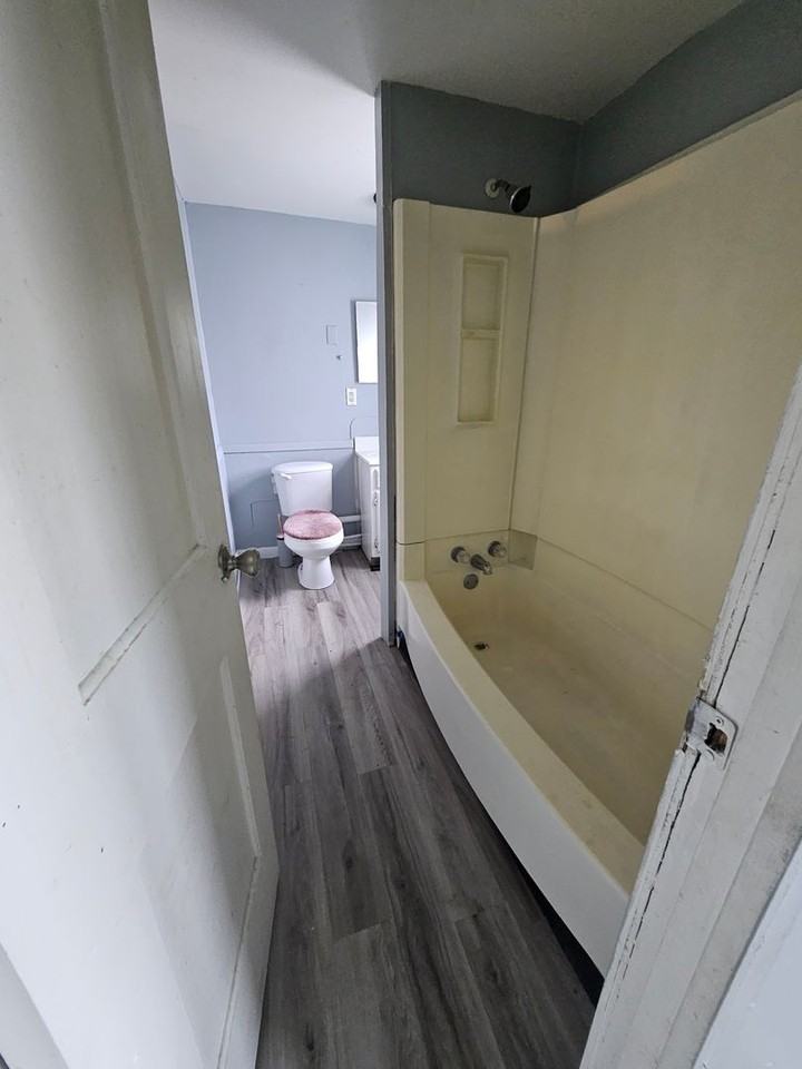 407 E 13th St #2 - Photo 6 of 7