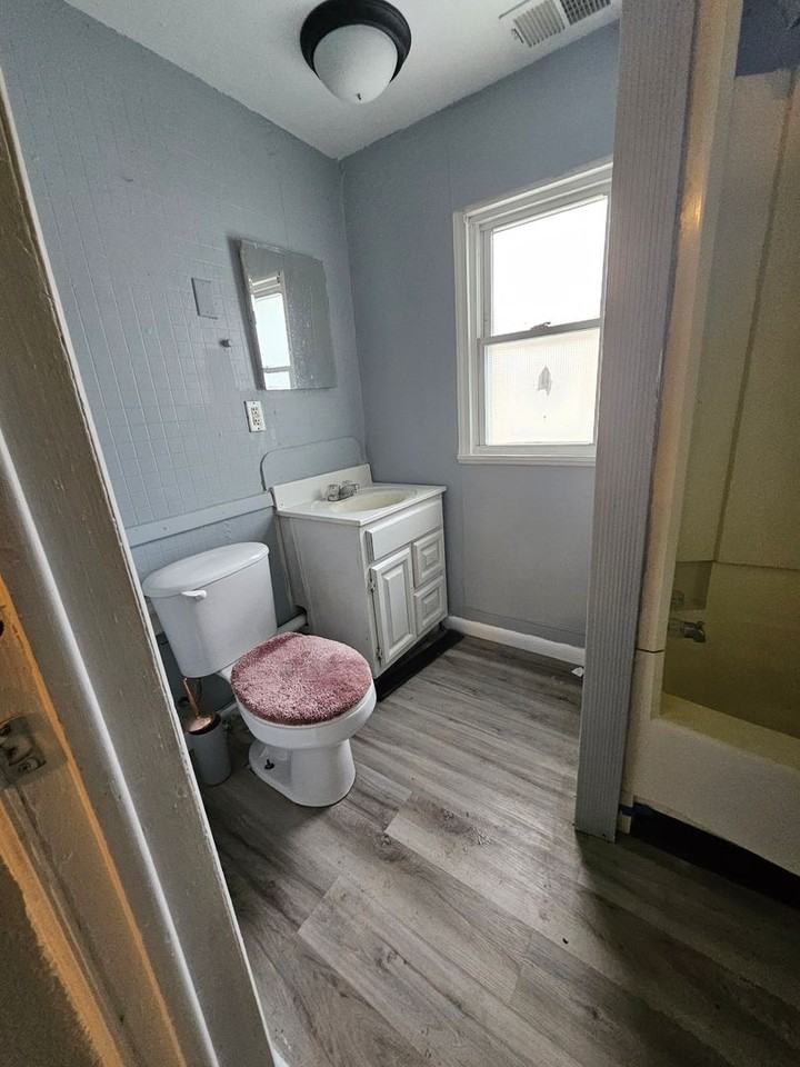 407 E 13th St #2 - Photo 7 of 7