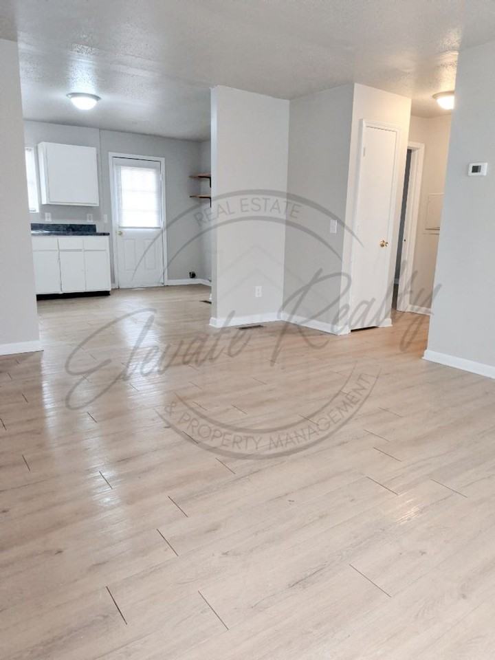 758 Scott Dr - Photo 3 of 12