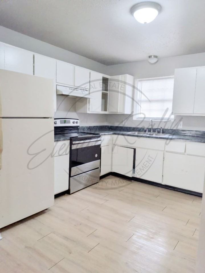 758 Scott Dr - Photo 4 of 12