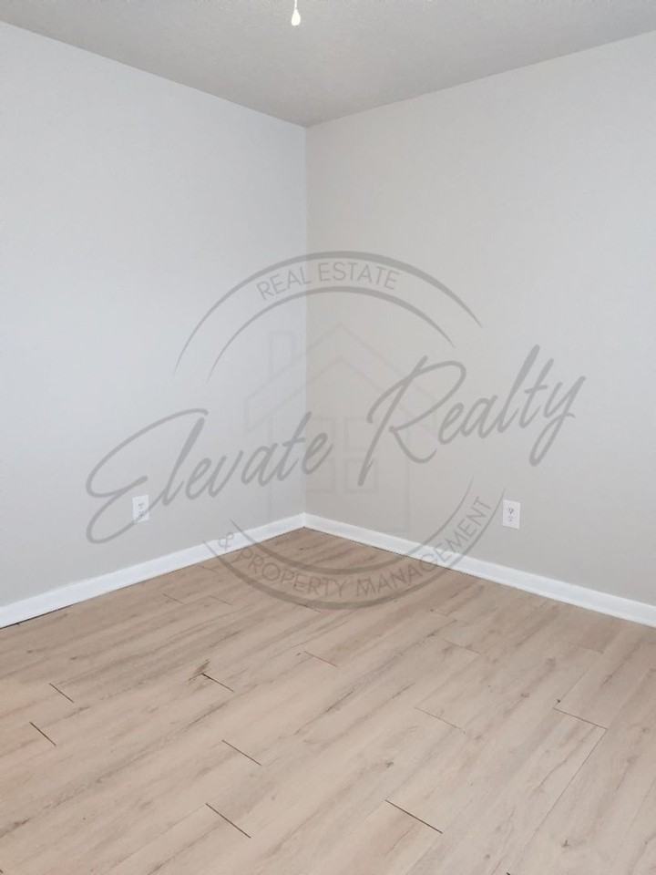 758 Scott Dr - Photo 7 of 12