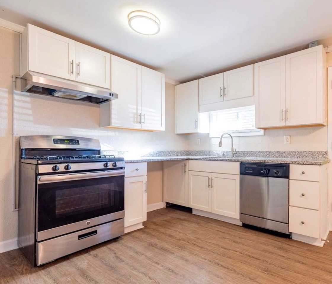 South Circle Apartments - Photo 6 of 9