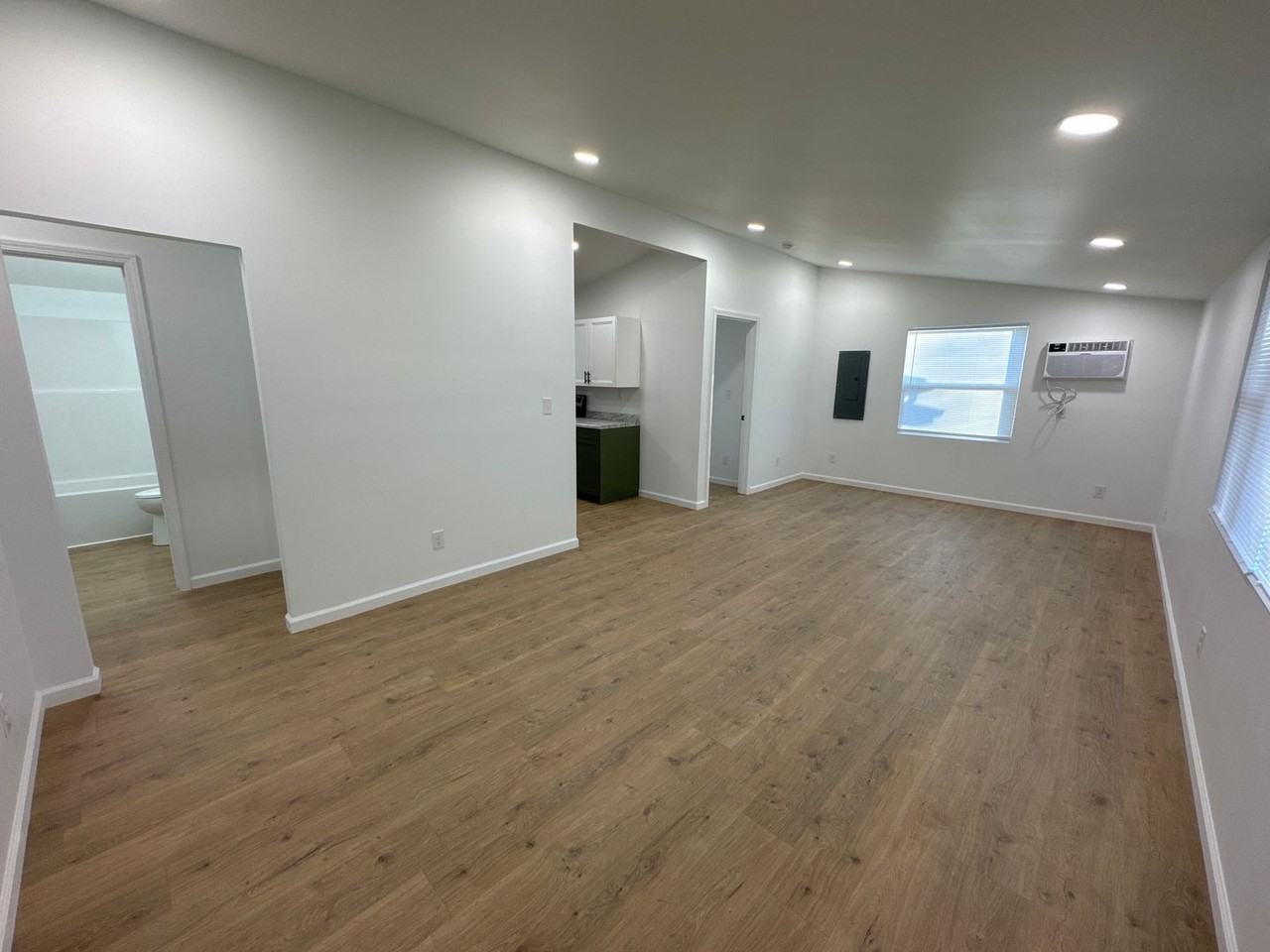 3010 Virginia St - Photo 2 of 22