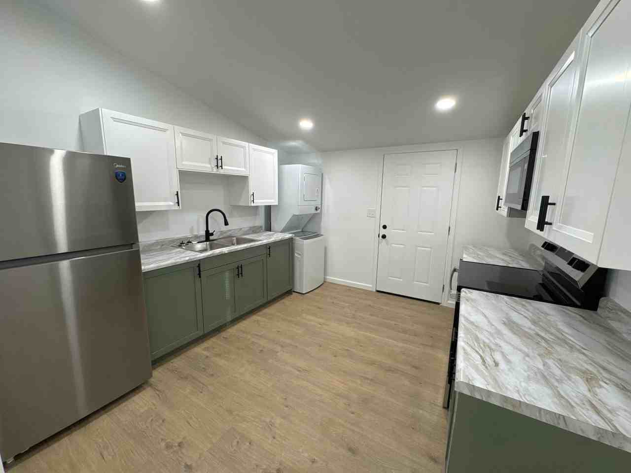 3010 Virginia St - Photo 6 of 22