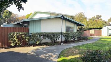 featured image of 1625 Park Ln #20