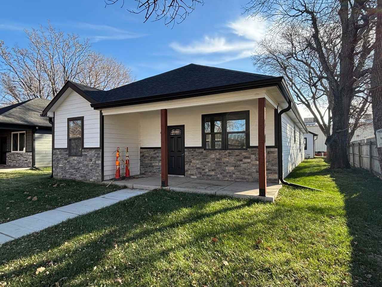 617 Yuma St - Photo 4 of 44