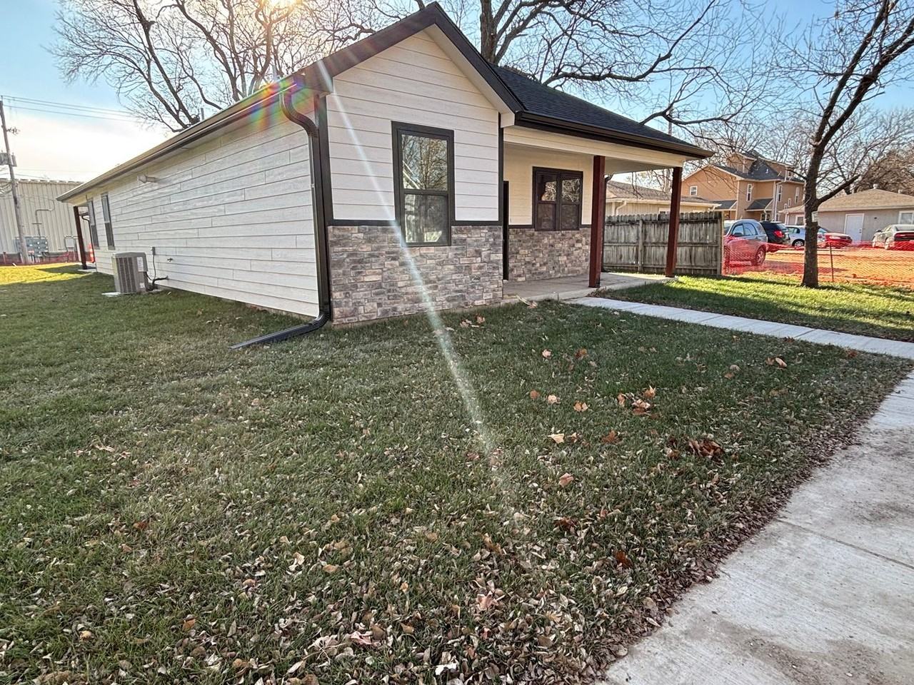 617 Yuma St - Photo 5 of 44