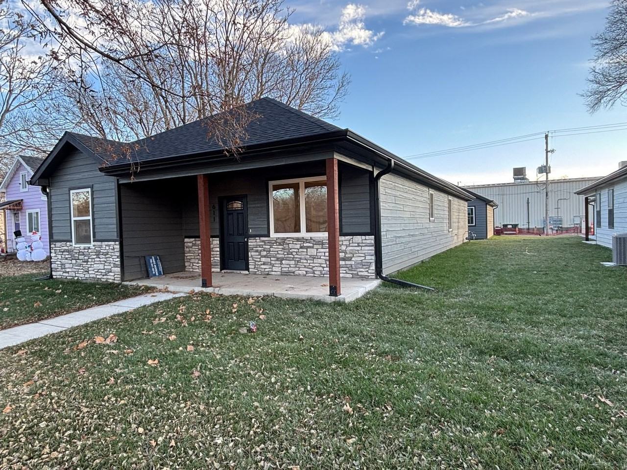 611 Yuma St - Photo 3 of 50