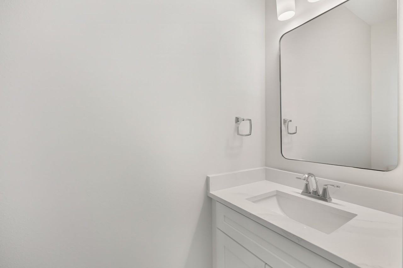 2409 W Fig St #1 - Photo 4 of 22