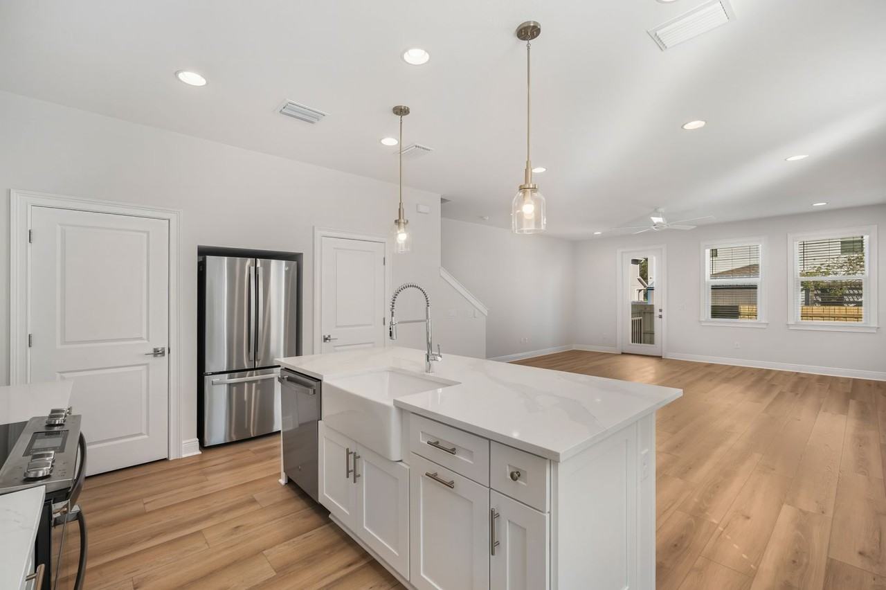 2409 W Fig St #1 - Photo 7 of 22