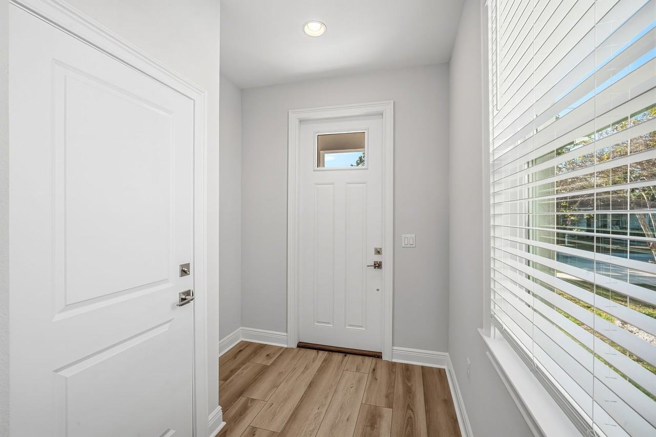 2409 W Fig St #2 - Photo 3 of 22