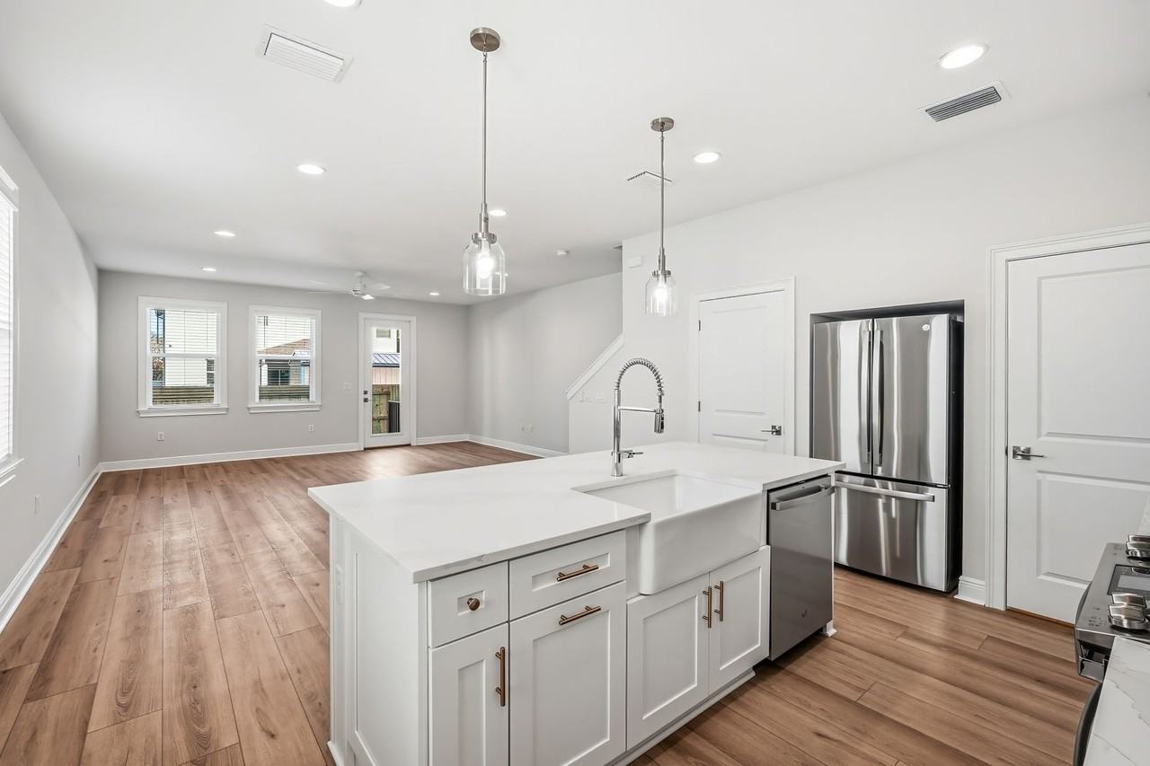 2409 W Fig St #2 - Photo 7 of 22