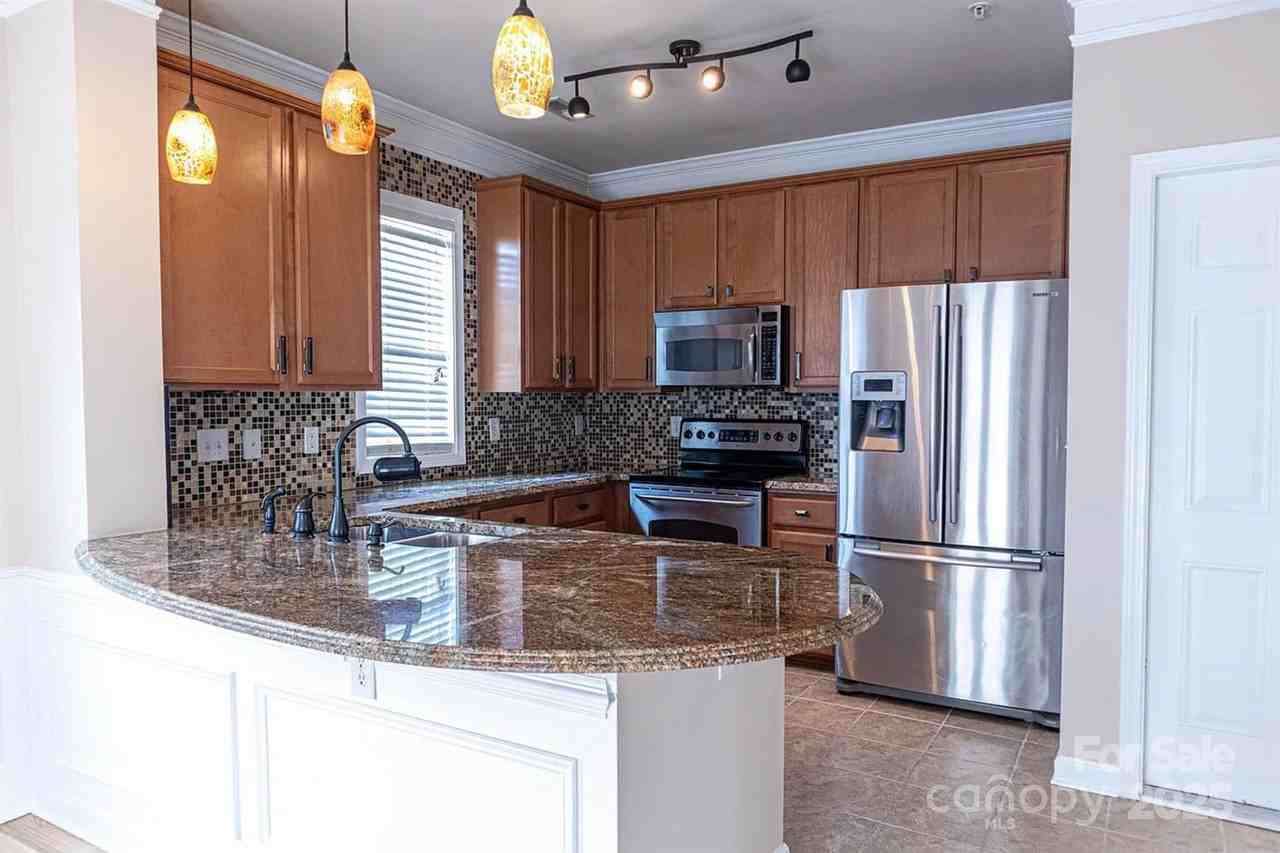 2092 Ayrsley Town Blvd - Photo 2 of 24