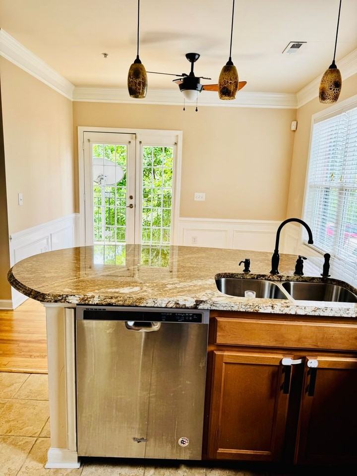 2092 Ayrsley Town Blvd - Photo 4 of 24