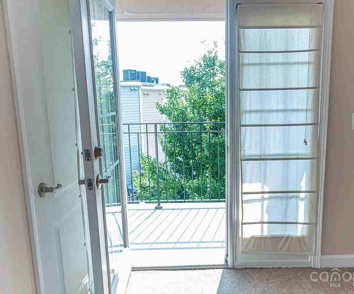 2092 Ayrsley Town Blvd - Photo 5 of 24