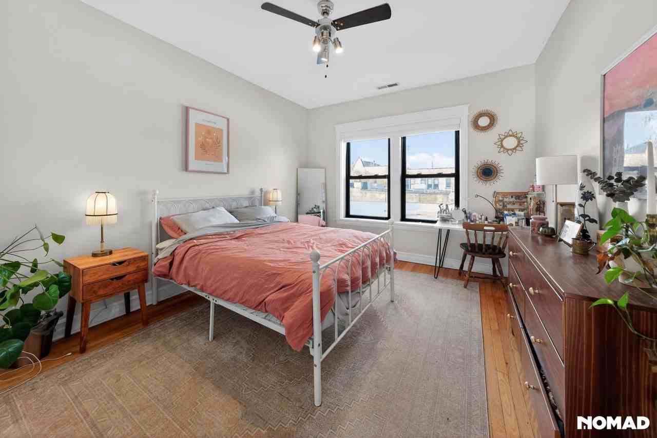 4617 N Paulina St - Photo 5 of 20