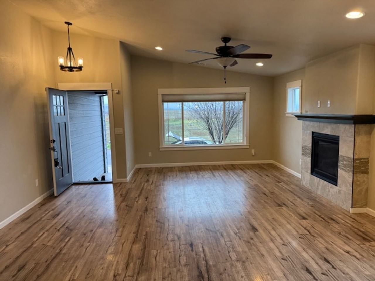 2066 Marsh Ln - Photo 4 of 18