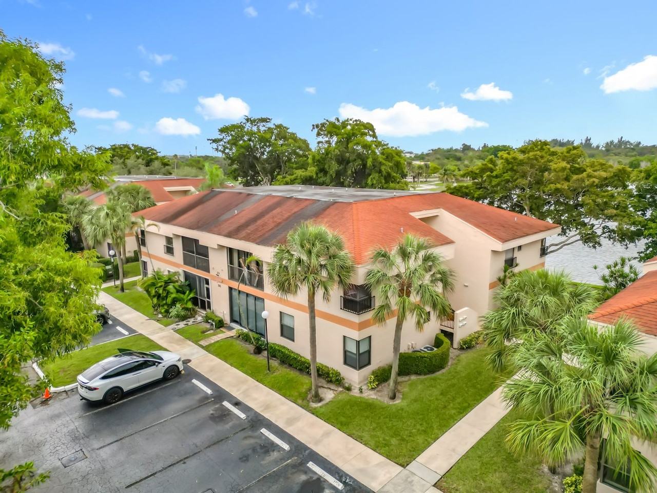 2846 Carambola Cir S