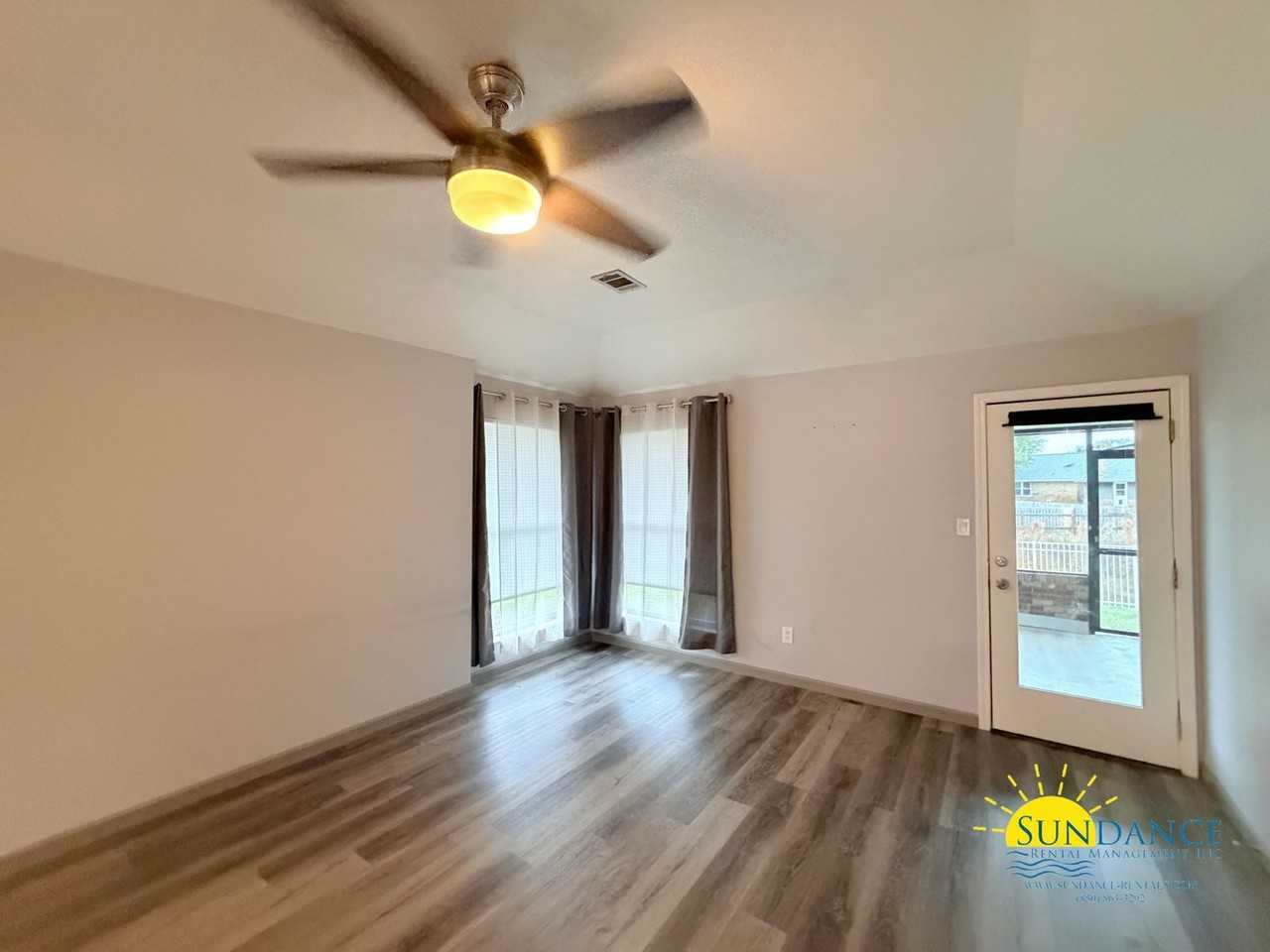 2002 Bob White Ct - Photo 2 of 12