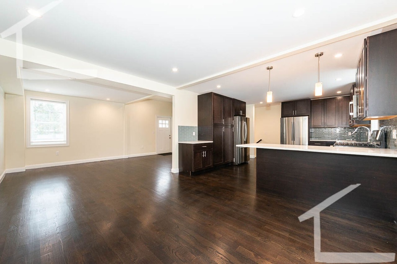 116 Jerome St - Photo 4 of 33