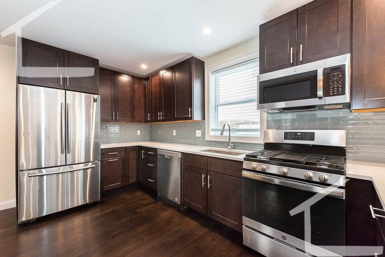 116 Jerome St - Photo 7 of 33