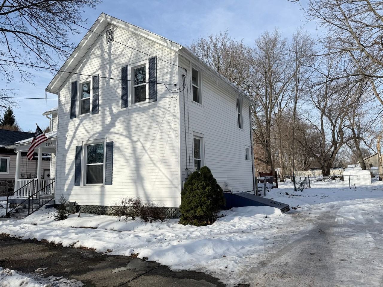 308 E Argyle St - Photo 2 of 16