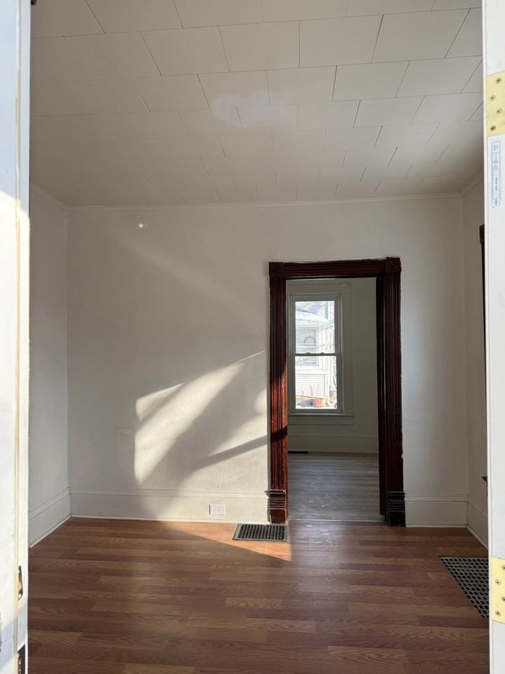 308 E Argyle St - Photo 4 of 16