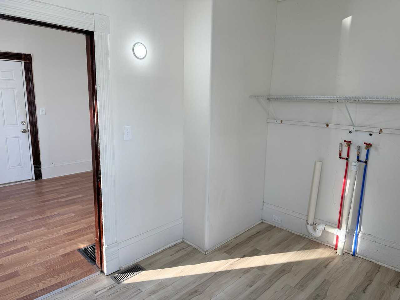 308 E Argyle St - Photo 5 of 16