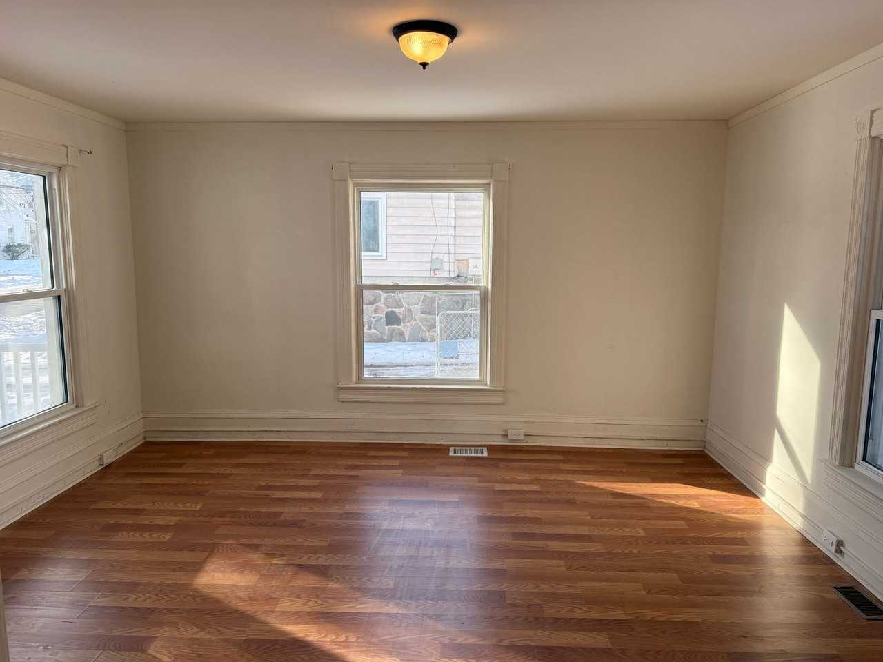 308 E Argyle St - Photo 7 of 16