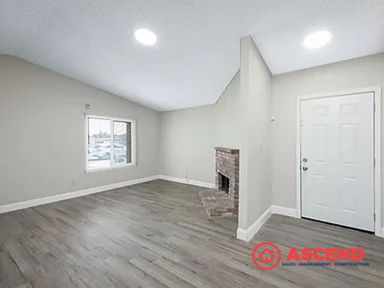 4413 White Ln - Photo 2 of 20